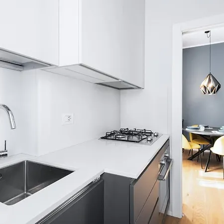 Easylife - Beautiful Flat With Balcony Pta Venezia Appartement